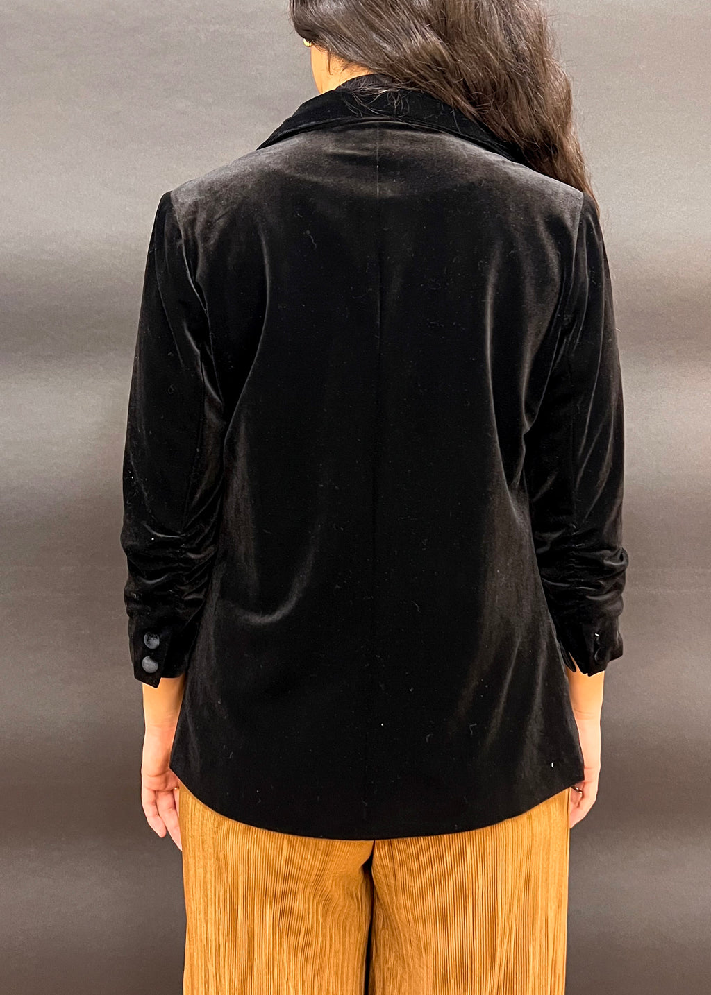 DINE ME VELVET BLAZER- BLACK